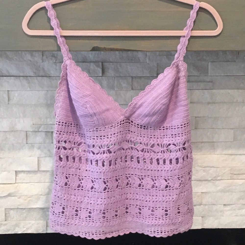 VS MODA INTERNATIONAL LAVENDER CROCHET TOP SIZE M